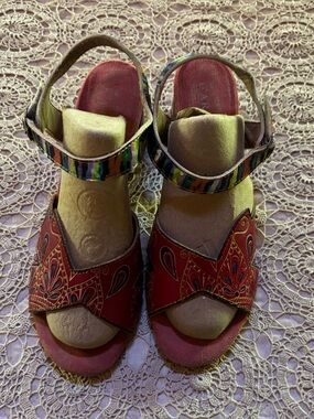 L'ARTISTE BY SPRING STEP Civika Red Butterfly Sandals Heels Sz 39 US 8.5 Leather